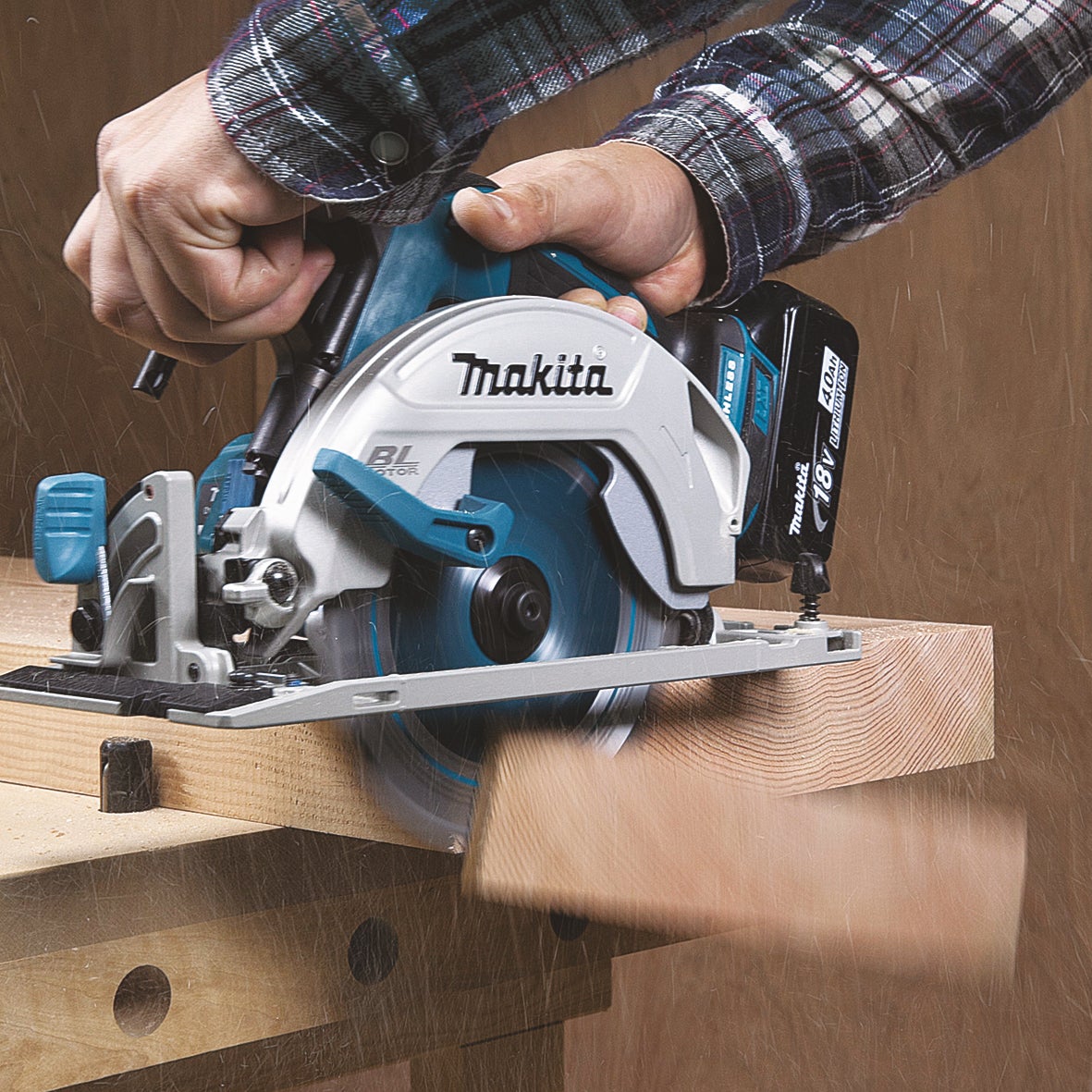 Cirkelsåg 165mm BL 18V 2x5.0ah. Makita